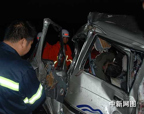 浙江温岭三车连环撞 三人死亡 多人受伤（组图）