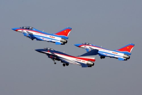 八一飞行队新涂装歼10将参加珠海航展(组图)