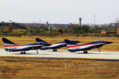 空军八一飞行表演队启程前往珠海航展现场