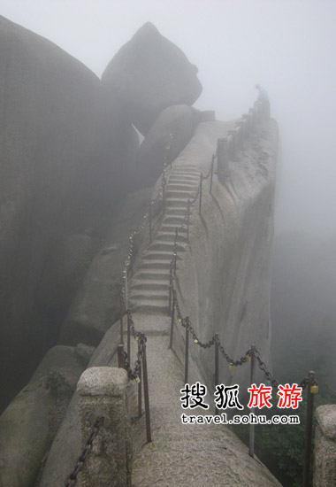 拾阶而上天柱山