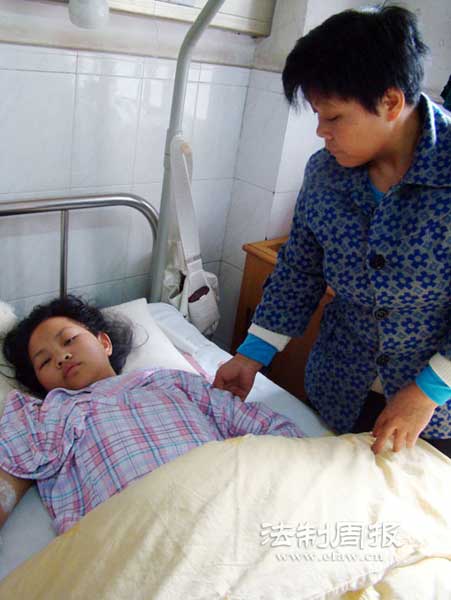 面对疼痛，“小英雄”肖玉玲总能绽开坚强的微笑