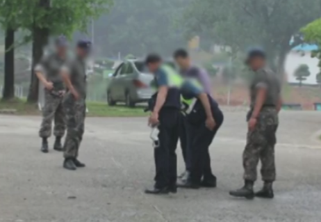 警察在现场进行调查.png